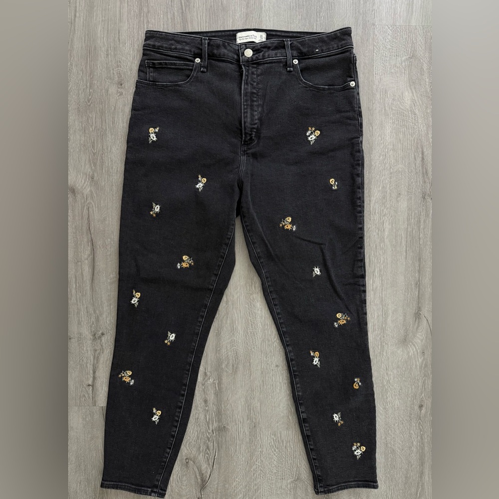 Abercrombie High-Rise Super Skinny Ankle Jeans Black Floral Embroidered | 32